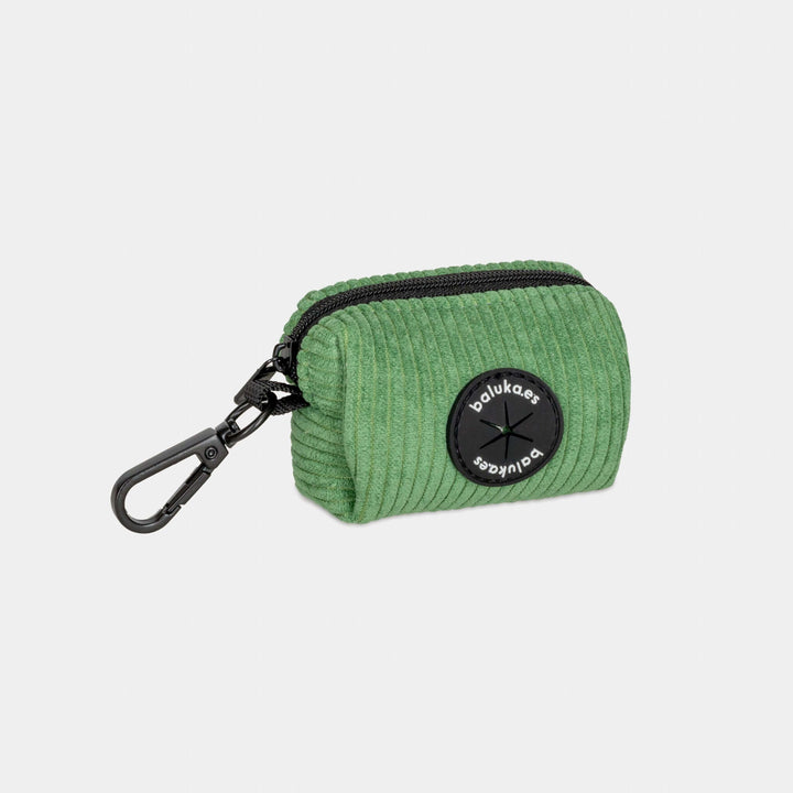 Dispensador de bolsas para caca de perro en color verde, baluka Pocket.